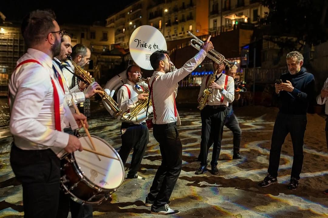 In marcia con la tuba